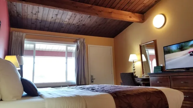 غرفة قياسية بسرير كينج، Forks Motel 3/6