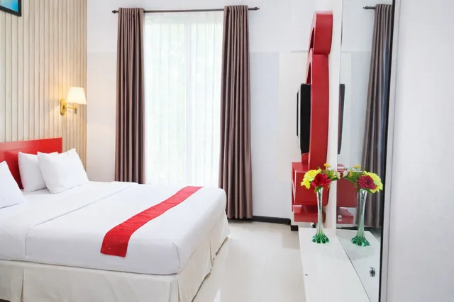 غرفة سوبيريور بسرير كينج للمدخنين، Queen City Hotel 2/3