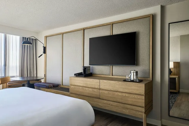 Traditional, King Bed, Sheraton Philadelphia University City 4/10