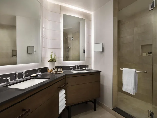 Fairmont, 2 Queen Beds, Pool and Golf View, Balcony، Fairmont Scottsdale Princess 2/2