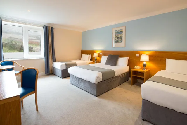 غرفة كومفورت ثلاثية، Ceann Sibeal Hotel 1/1