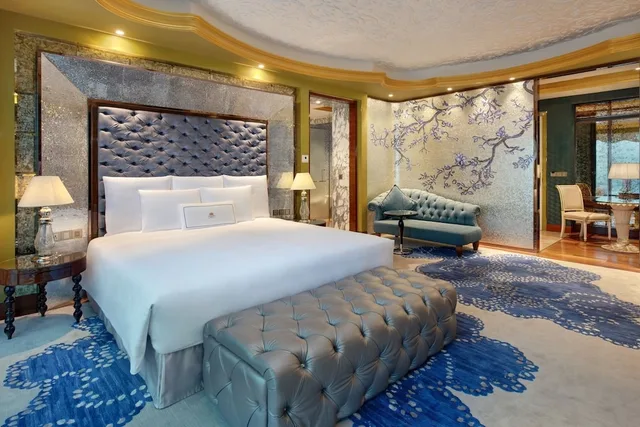 جناح جونيور بإطلالة على المدينة مع دخول صالة النادي، The Reverie Saigon Hotel 7/10