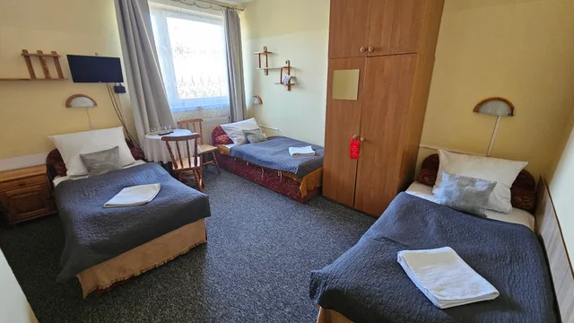 غرفة ثلاثية، Hotel Daisy Budget 1/1