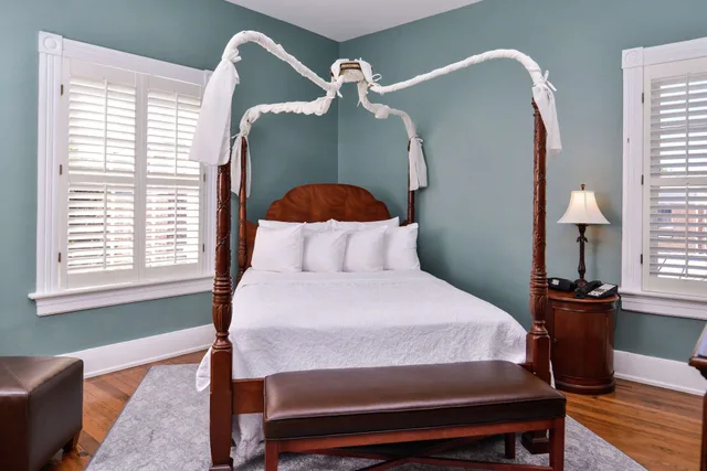 Queen Bed, Bathtub, Hampton Inn Lexington-Historic District 3/4