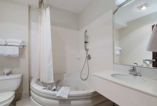 جناح بسرير كينج، Quality Inn Grand Suites Bellingham 4/4