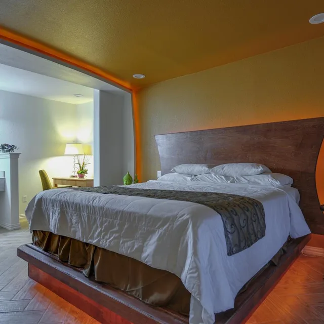 Dream, Suite، Romantic Inn Suites 8/10