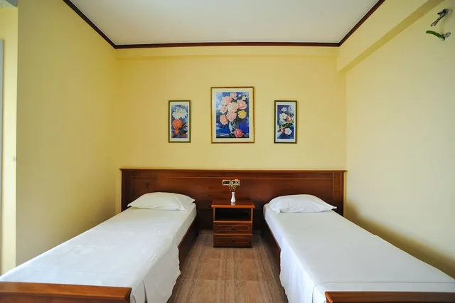 غرفة قياسية بسريرين منفصلين بإطلالة على البحر، Iliria Internacional Hotel 7/10