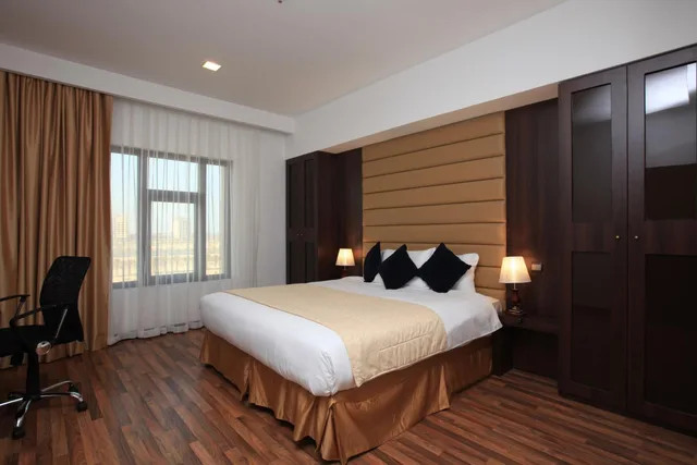 غرفة بسرير كينج بإطلالة على المدينة، فندق جولدن توليب للأجنحة الفندقية(Golden Tulip Al Khobar Suite Hotel) 5/10