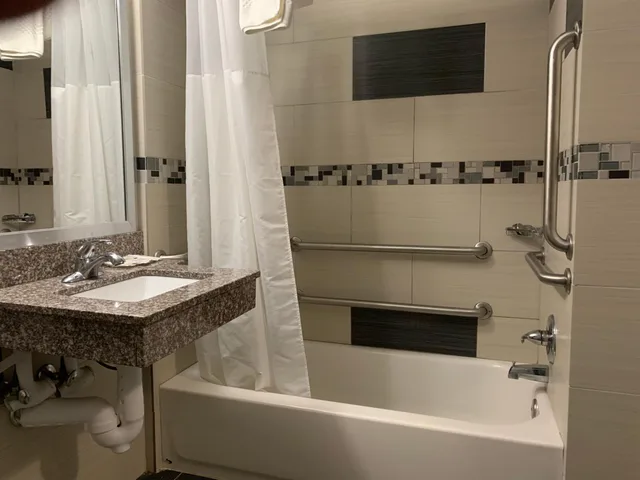 غرفة بسرير كينج لذوي الإعاقة، Red Carpet Inn Elmwood Park 5/6