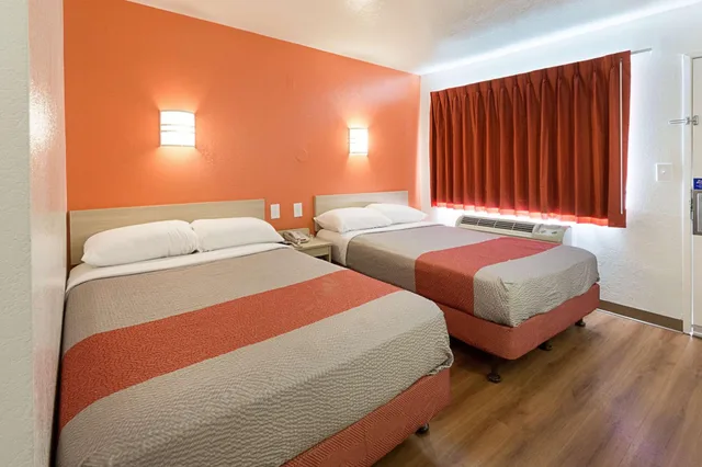 غرفة رباعية بسرير مزدوج، Motel6 Mcallen, TX 2/10