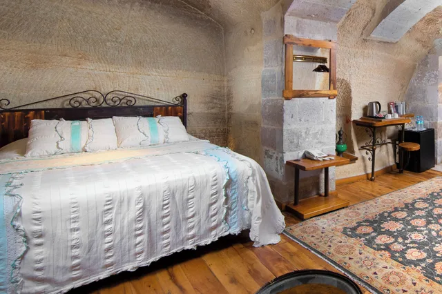 Cave, Superior, Suite, Queen Bed, Terra Cave Hotel 7/10