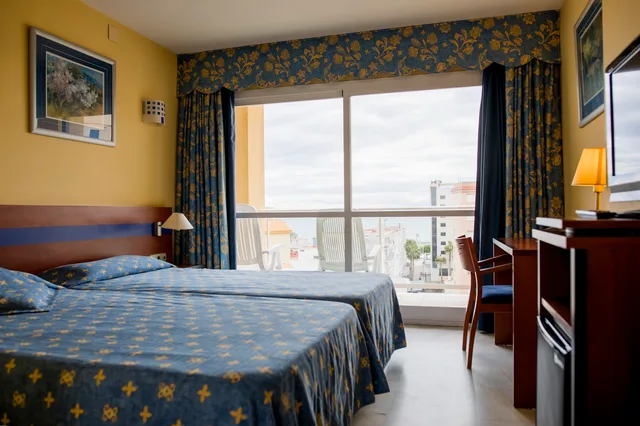غرفة بسرير مزدوج أو سريرين منفصلين بشرفة، Hotel Biarritz 1/1