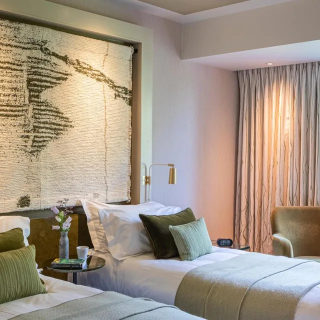 Classic, Twin Beds, West Wing، THE GROVE 2/4