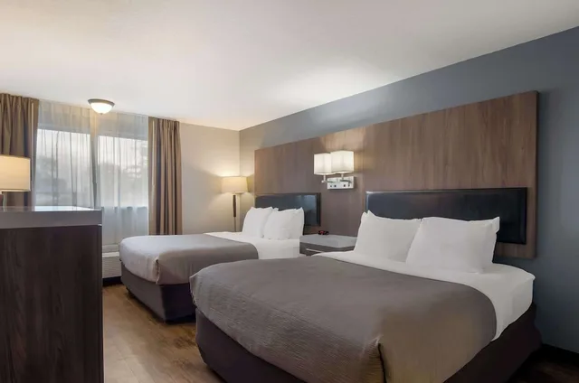 Standard, 2 Queen Beds, Quality Inn & Suites Silverdale Bangor-Keyport 6/10