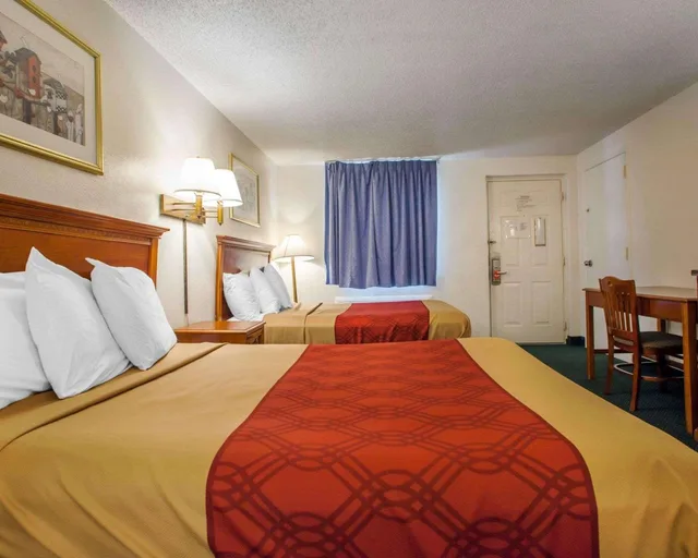 غرفة بسرير مزدوج، Econo Lodge Somers Point 1/2
