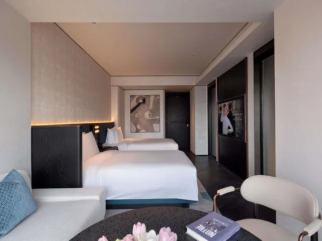 غرفة سوبيريور بسريرين منفصلين، Sofitel Shanghai North Bund 2/8