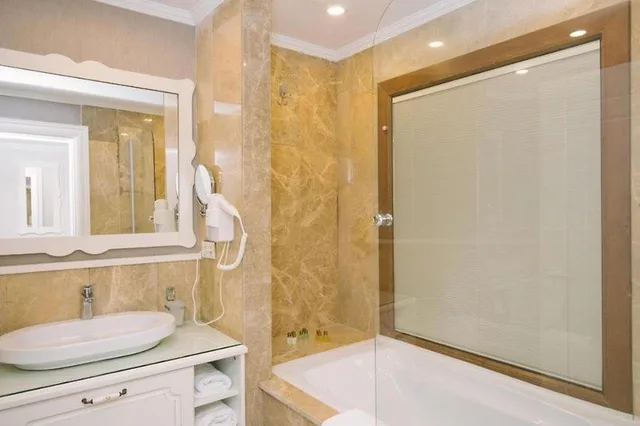 غرفة ثلاثية، Burgaz Izer Hotel 1/2