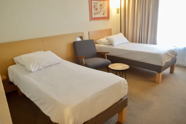 غرفة قياسية بسريرين منفصلين، Novotel Beaumanoir 1/10