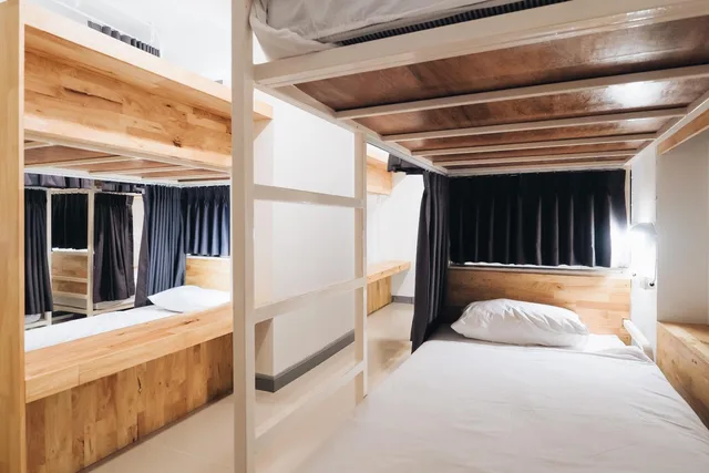 Mixed Dorm, Loyy Hotel 2/10