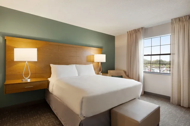 جناح استوديو بسرير كوين بمطبخ لذوي الإعاقة، Staybridge Suites Tampa East Brandon 2/5