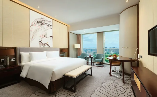 غرفة بريميوم بسرير كينج مع دخول صالة النادي في طابق مرتفع، Crowne Plaza Nanning City Center 3/8
