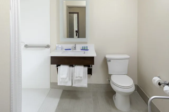 غرفة قياسية بسريرين كوين، Holiday Inn Express Myrtle Beach-Broadway at the Beach 5/6