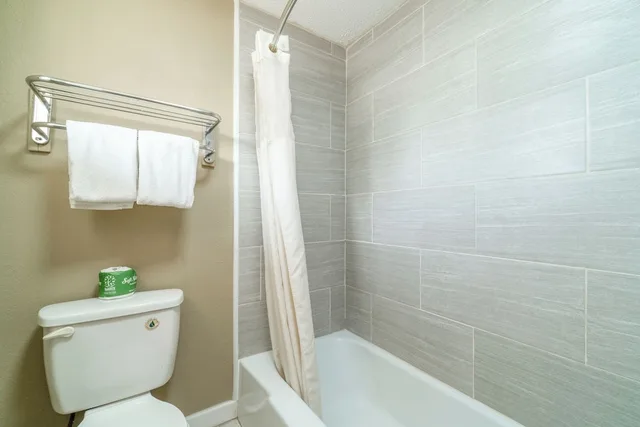 Deluxe, 2 Queen Beds, Smoking, Deluxe Inn & Suites By OYO Miami OK 8/10