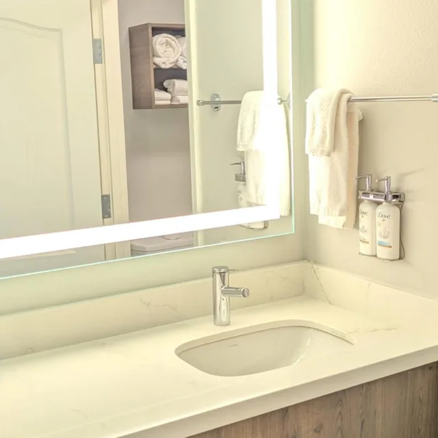 جناح استوديو بسرير كوين، Staybridge Suites Bismarck 5/9