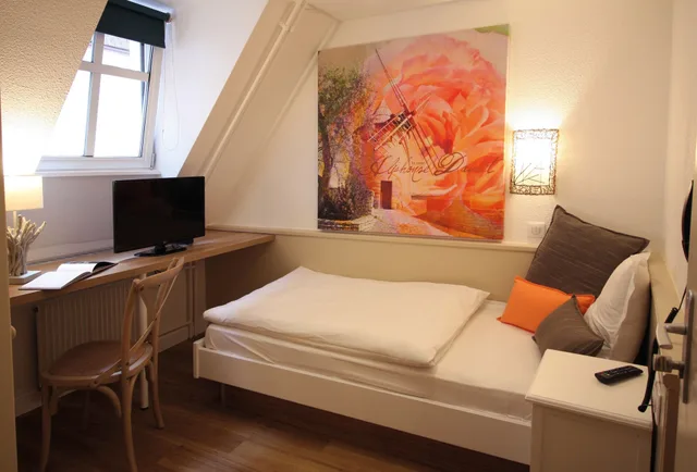 Classic, Single, Single Bed, Hotel Roses Ex Hotel Aux Trois Roses 3/4