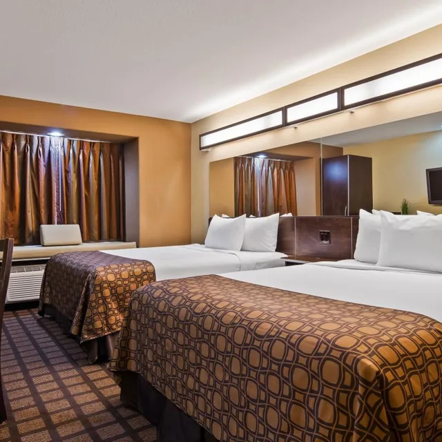 غرفة بسريرين كوين بحوض استحمام لذوي الإعاقة، Microtel Inn and Suites By Wyndham Round Rock 5/7