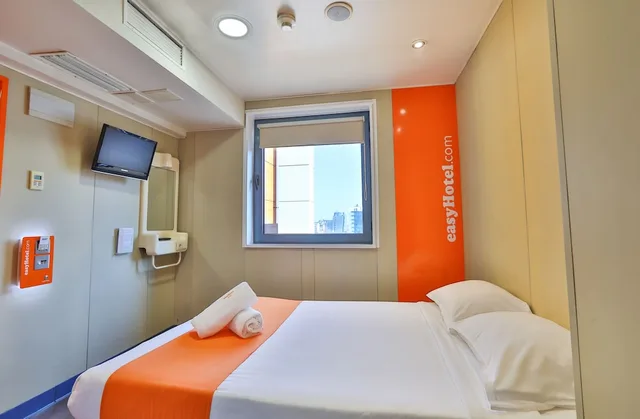 غرفة قياسية بسرير مزدوج، easyHotel Sofia 1/5