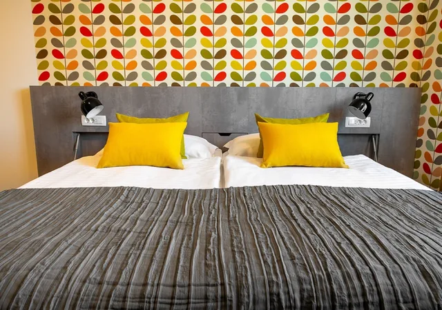 غرفة بسريرين منفصلين بمطبخ صغير، Urban Ring Hotel 10/10