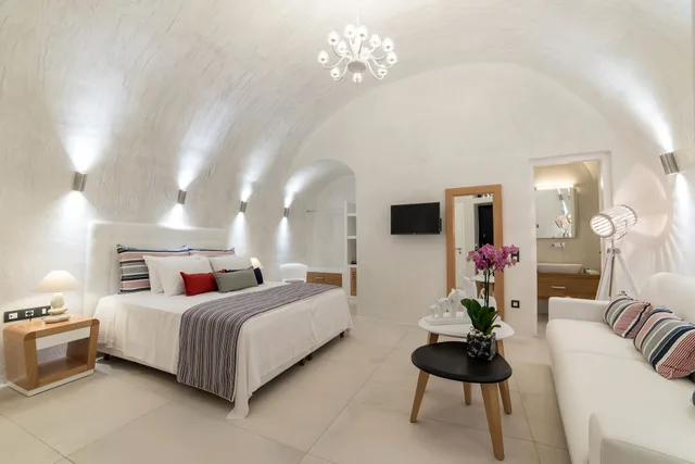 Superior, Suite, King Bed, Jetted Tub, Day Dream Luxury Suites 3/3