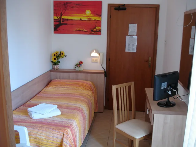 Room, Single, Hotel Madrid 9/10