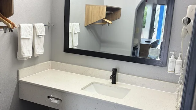 Room, 2 Double Beds, Days Inn By Wyndham Gonzales 9/9