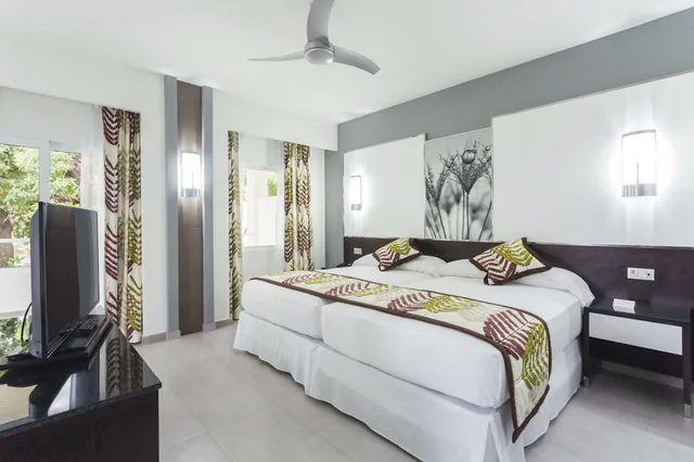 Junior Suite SUSB، Hotel RIU Playacar All Inclusive 1/3