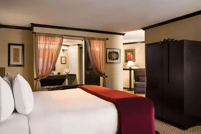جناح، Radisson Hotel Colorado Springs Airport 1/4