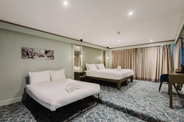 جناح سوبيريور، Signature Townhouse Hyde Park 10/10