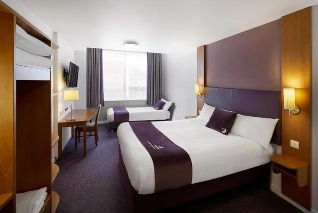 Room, Double Bed, Premier Inn Newcastle (Washington) 2/7