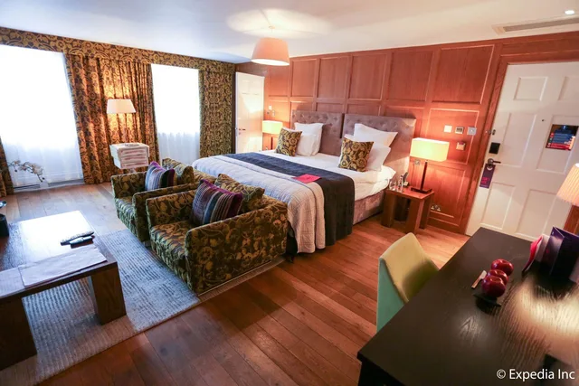 Mini, Suite, King Bed، Tigerlily 1/2