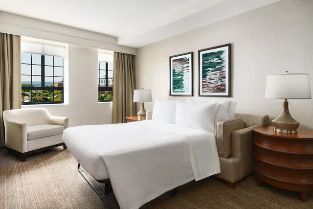 جناح سوبيريور بسرير مزدوج بإطلالة على المدينة بغرفة نوم واحدة، The Westin Portland Harborview 2/4