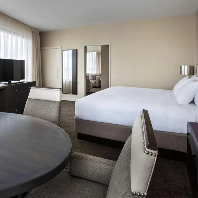 غرفة بسرير كينج بحوض استحمام لذوي الإعاقة، Hyatt Regency Pittsburgh International Airport 3/6