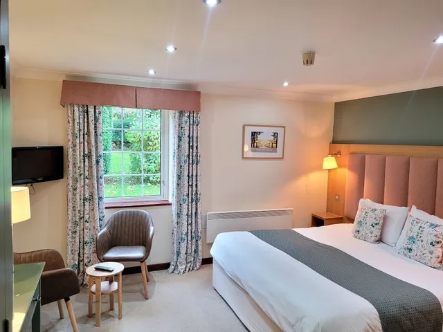 غرفة بسريرين منفصلين وسرير كينج، The Old Rectory Hotel 1/5