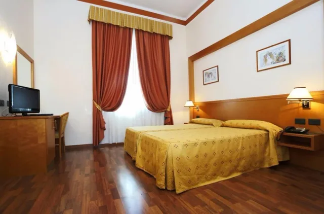 غرفة ثلاثية بسرير مزدوج وسرير فردي، Hotel Estense 1/7