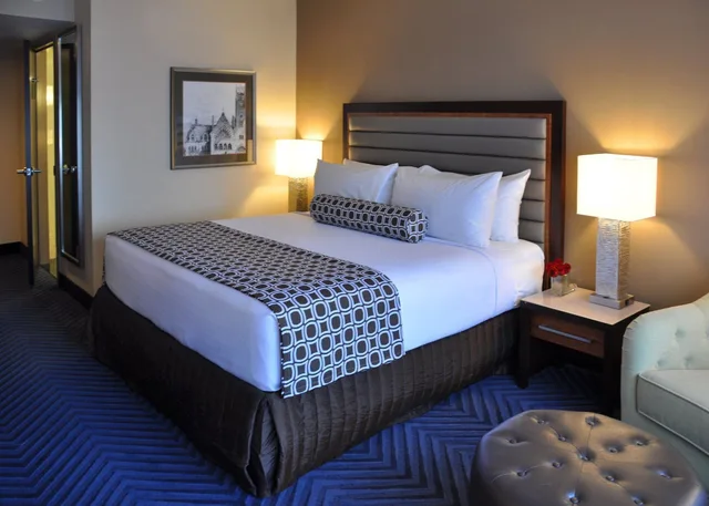 غرفة قياسية بسرير كينج لذوي الإعاقة، Crowne Plaza Princeton Conference Center 7/10
