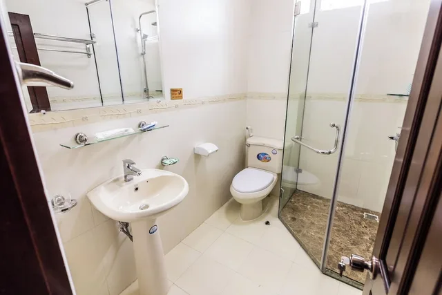 غرفة بسريرين منفصلين بحمام خاص، Dragon Dalat Villa 3/4