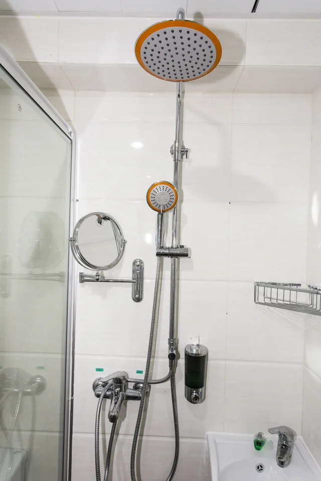 غرفة اقتصادية بسريرين منفصلين وسرير بطابقين بحمام مشترك، Check Inn Hk - Hostel 2/2
