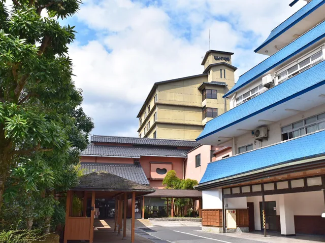 Japanese, Old Wing، Ryotei Yamanoi 1/1