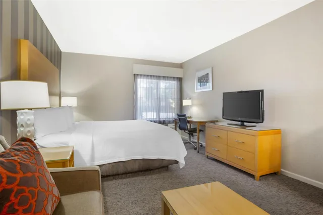 غرفة داخلية بسرير كينج، Best Western Plus Dixon Davis 5/8