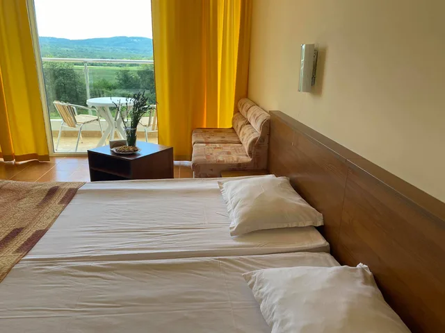 غرفة قياسية بسرير كوين، Plamena Palace 2/3